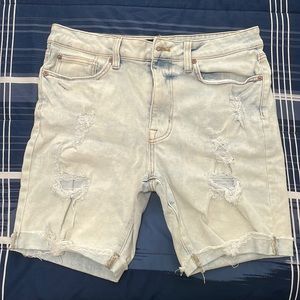 Light denim jean shorts for men.
